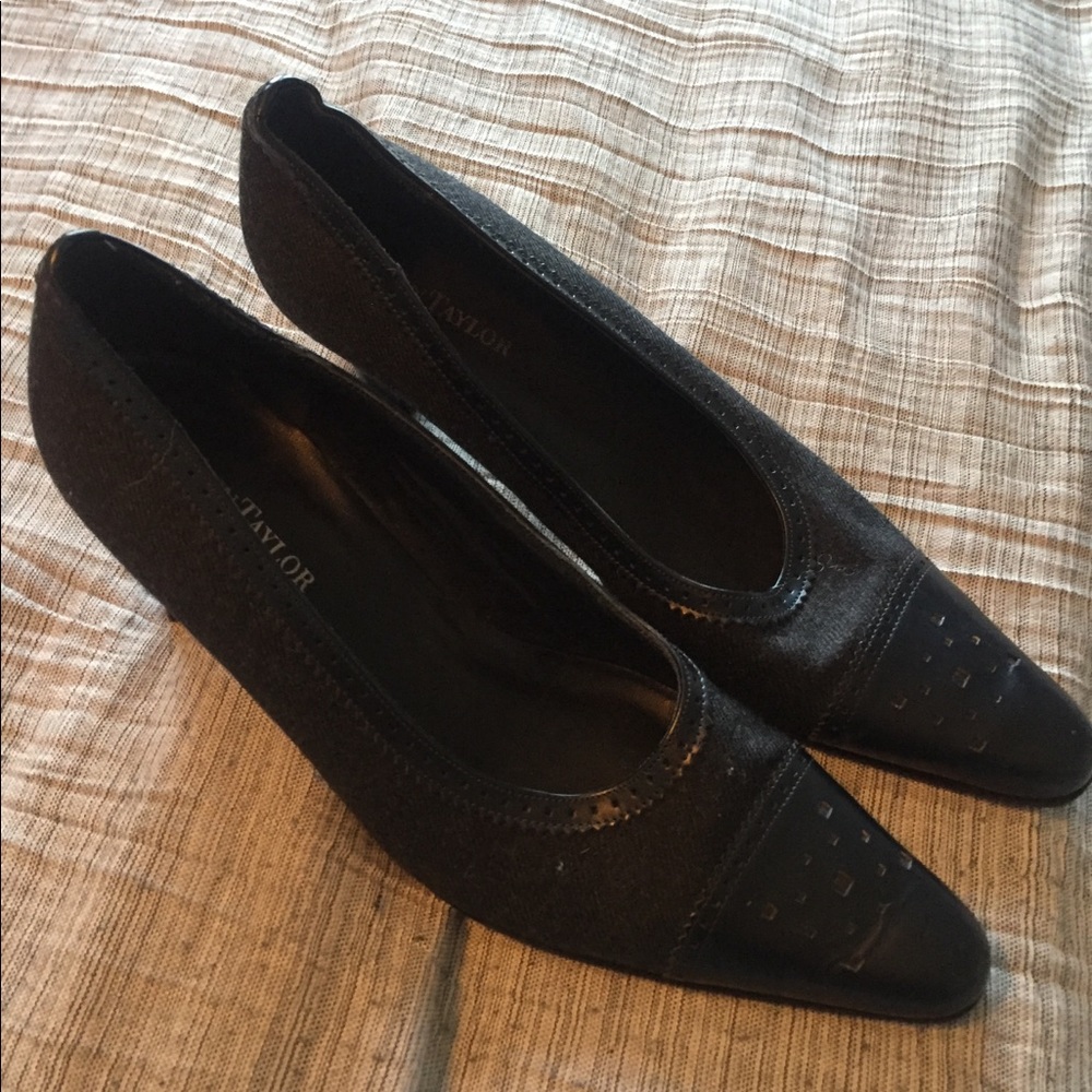 Ann Taylor Barely Worn Grey/Black Heels